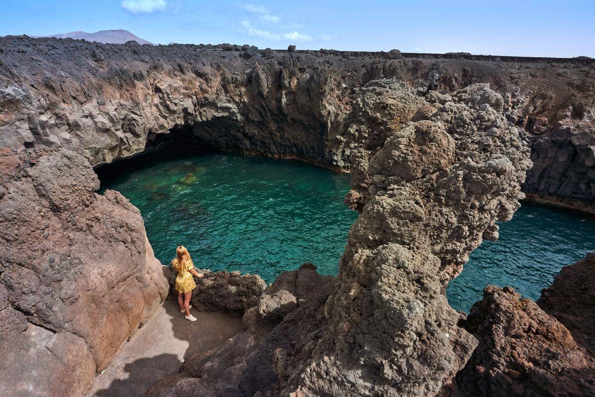 Los Hervideros — falaises volcaniques et vagues